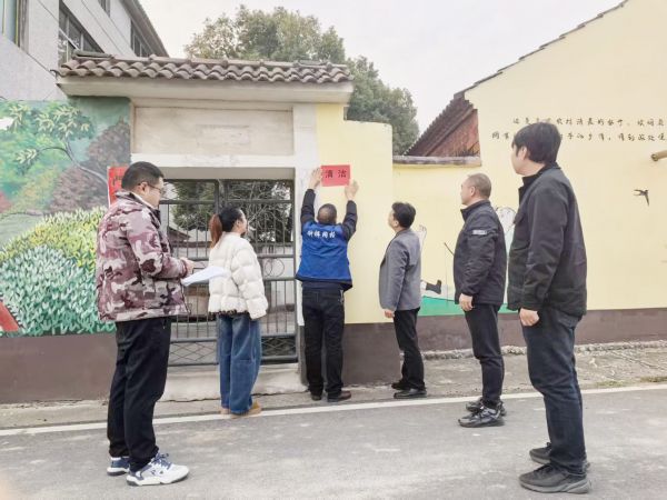 “清洁”标识激励居民整治环境卫生