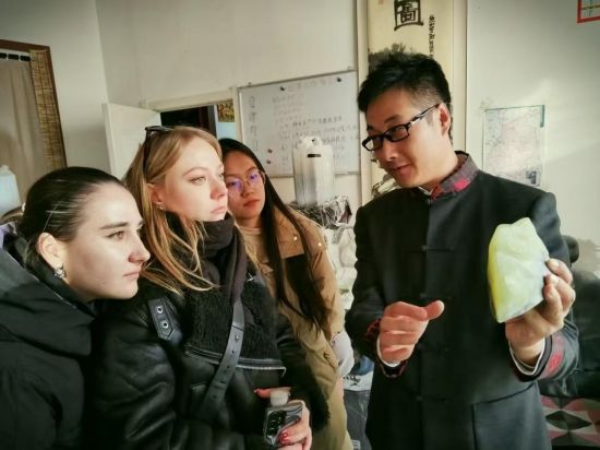 辽宁岫岩玉产业开发区：校地携手以玉为媒 赋能文化传播新实践