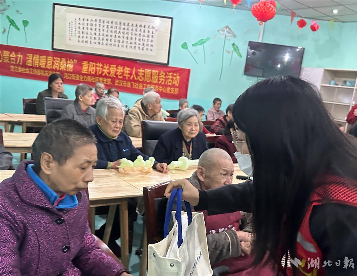 武汉经开区探索“专业社工+志愿服务” 精准匹配老年人需求