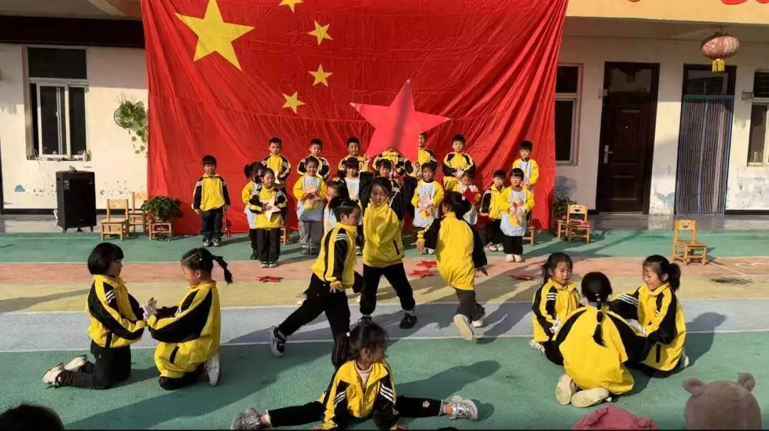 2025年镇平县幼儿园红歌汇演：厚植家国情怀的生动课