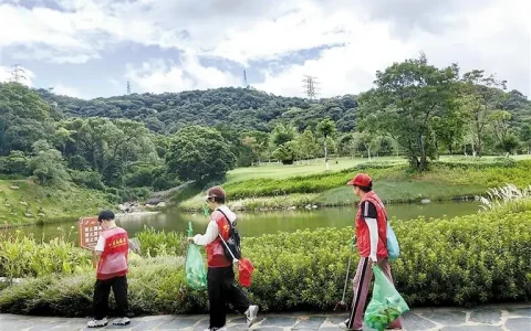 盐田志愿者徒步环保两不误