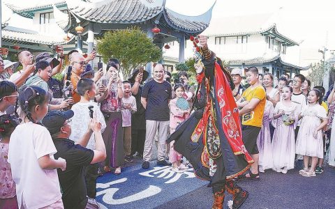 指尖公益 文化集市激发周末经济新活力