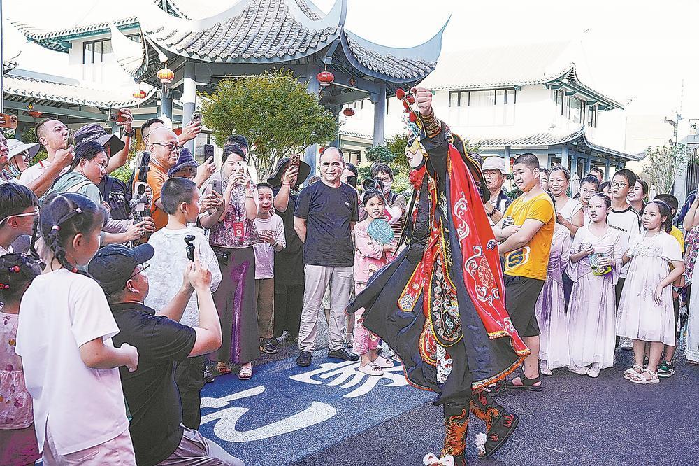 指尖公益 文化集市激发周末经济新活力