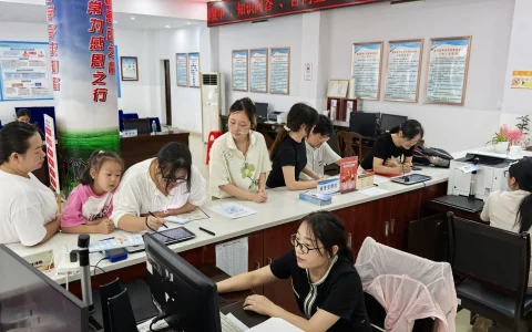 心理关怀 从“守住底线”到“满园春色”  鹤峰跨越式绘就教育振兴画卷