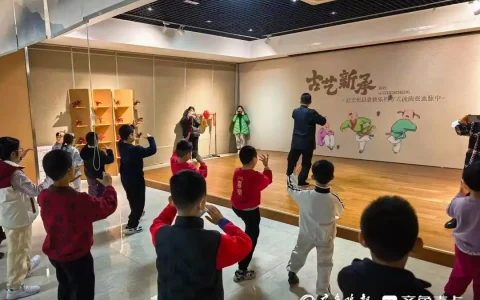 壹点公益丨志愿者与残障儿童共学武氏太极拳，互动中传递温暖