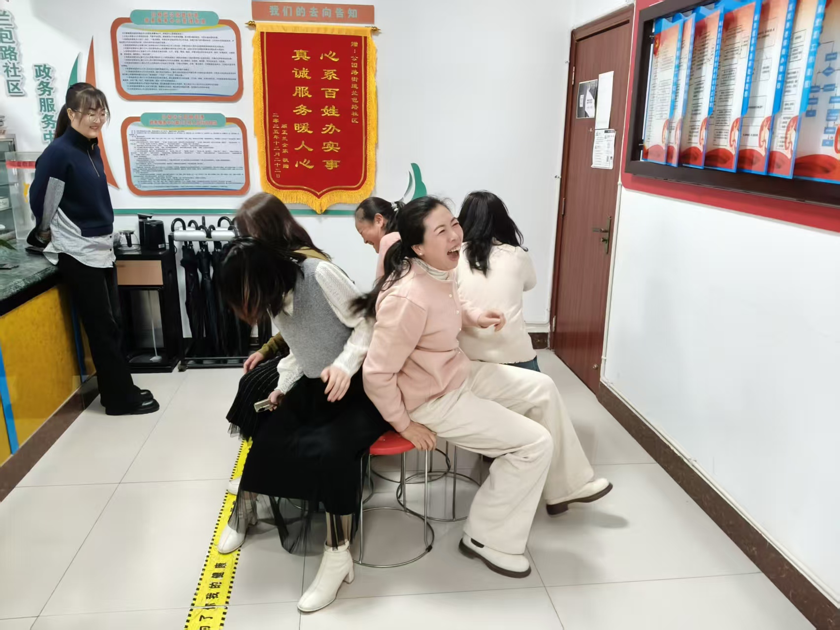 2026 年兰包路社区活动超精彩，职工趣味比拼与知识竞赛嗨翻天