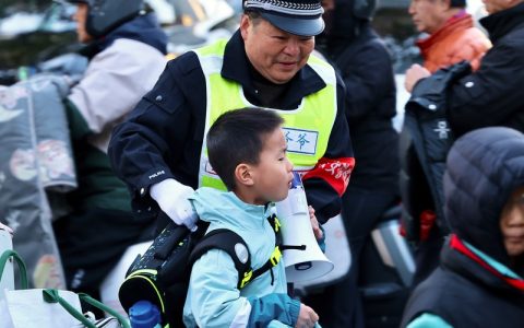 2025“江苏好人”｜徐州“交警爷爷”陈孟军义务护学16年：“雷锋同志是我一生的标杆”