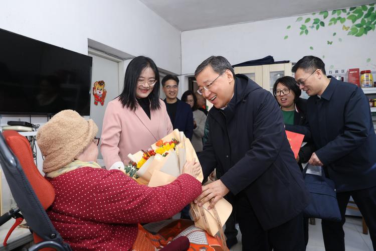 道德模范 2026年工科局开展系列慰问活动，传递温暖与关怀