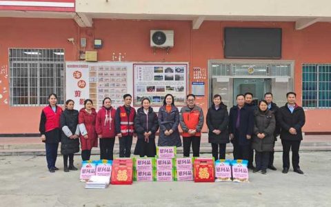 市政协集中开展委员履职“服务为民”活动 深入基层访民意送温暖