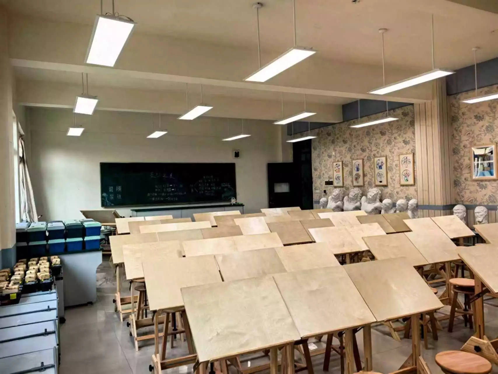 2025年12月公益助学进校园，温暖学子逐梦路