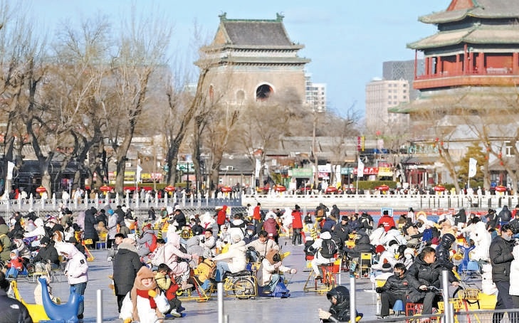 各大冰场雪场陆续迎客 市民游客开启狂欢 欢乐冰雪季 京城迸活力