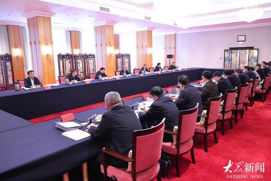 林武指导青岛市委常委会2025年度民主生活会暨巡视整改专题民主生活会 以高质量党建引领高质量发展 在现代化强省建设中打头阵当先锋