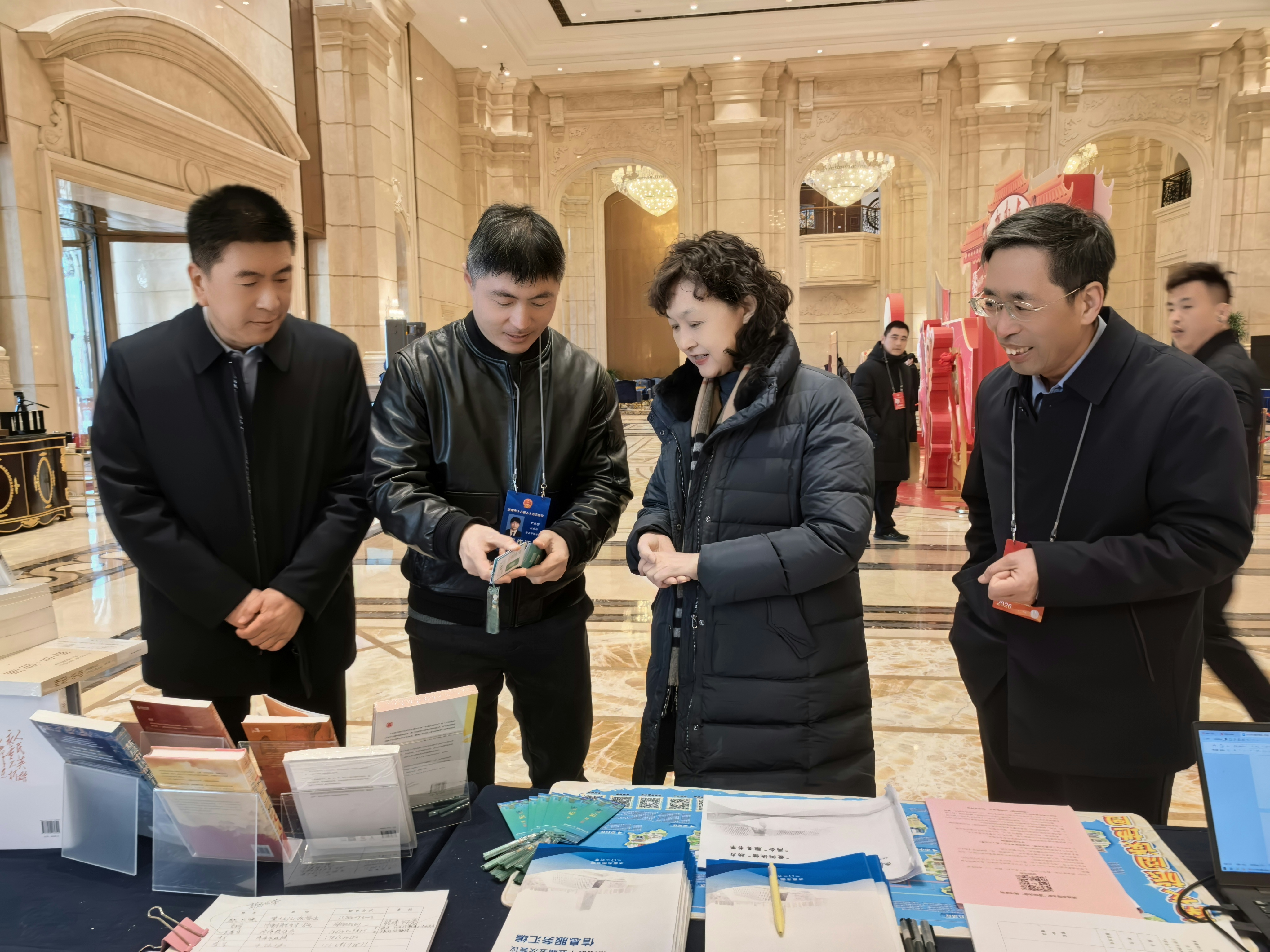 书香润盛会 数智赋履职！“书签”NFC数智阅读卡打造“可带走”的两会智库平台