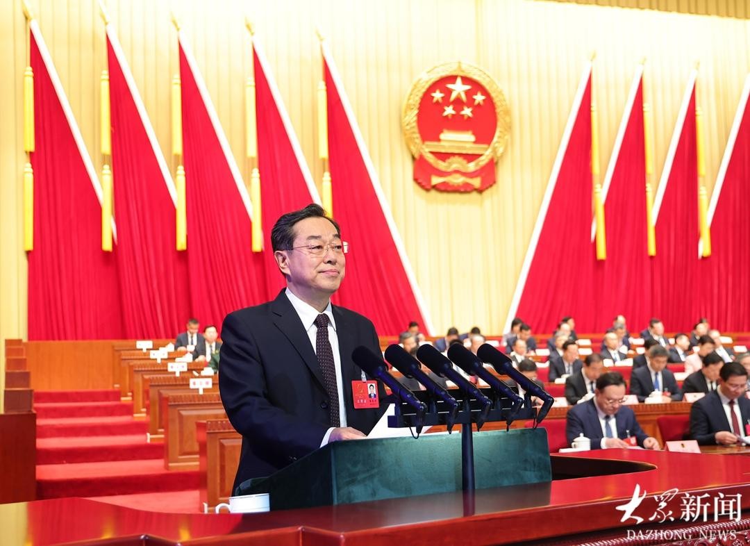 省十四届人大四次会议举行第二次全体会议