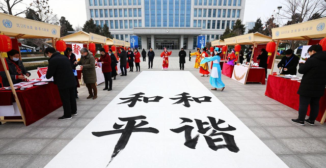 好评中国｜从“路过”到“沉醉”，非遗让世界爱上中国年