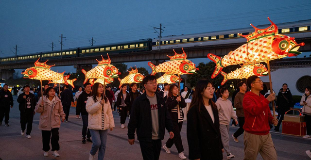 【好评中国】河声丨追着非遗去过年，传统年俗正成为新“顶流”
