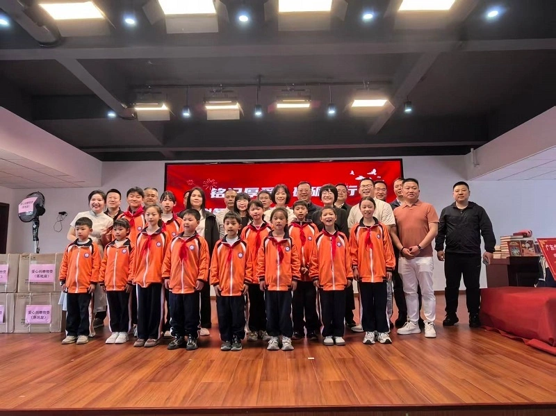东坪镇青山园完小：爱心助学暖童心 携手护航助成长