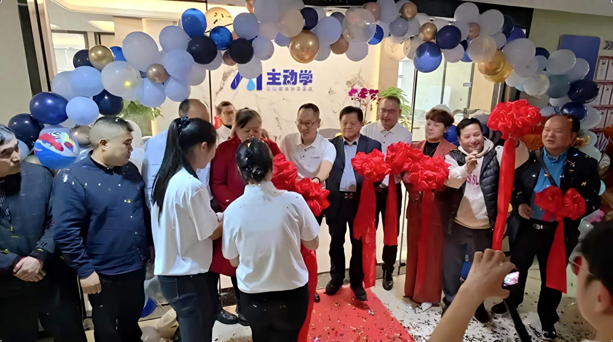 不靠噱头靠实干！AI主动学“爆火”背后：落地帮扶显初心，赢口碑