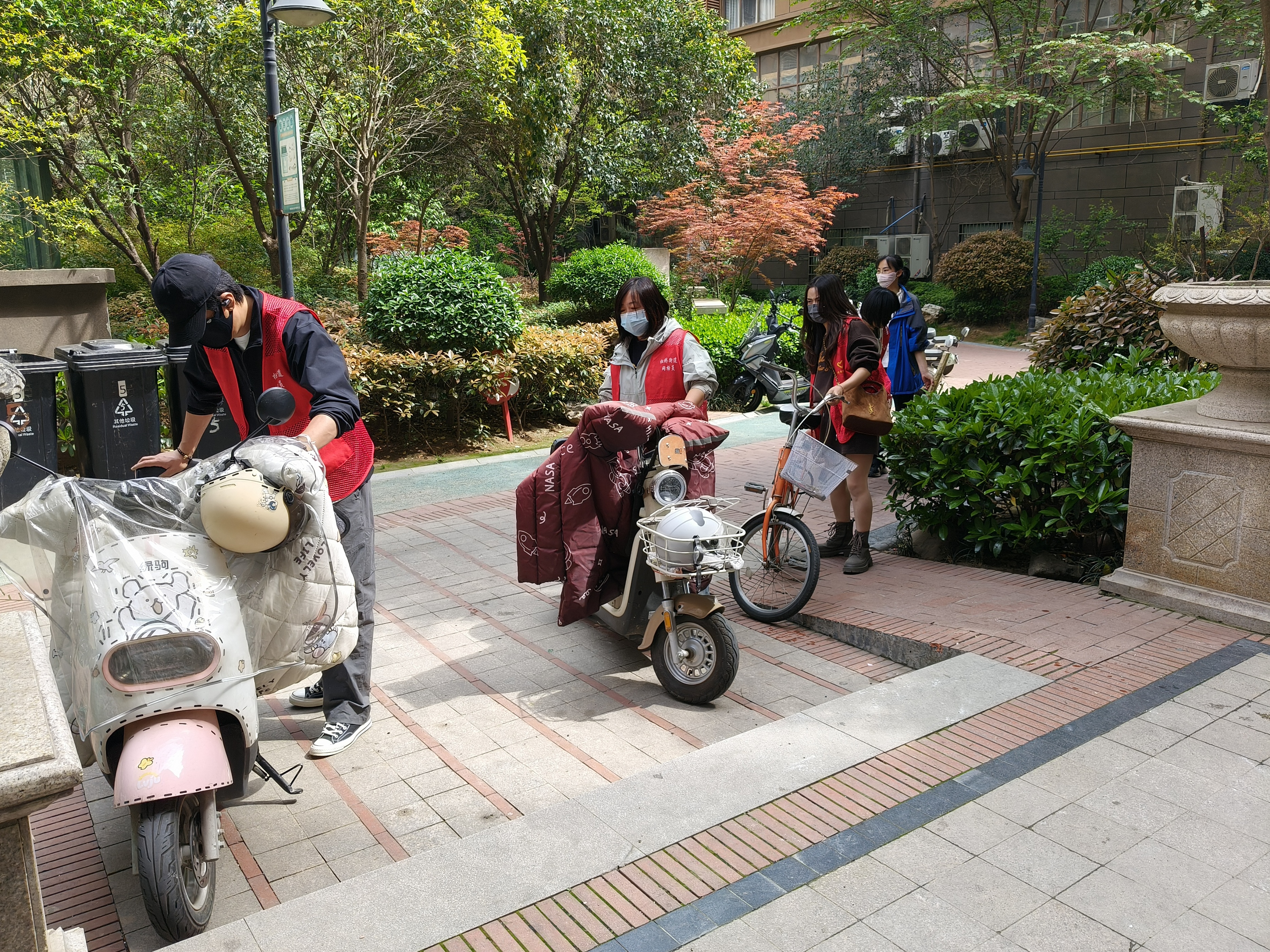 党建引领社区治理_社区环境卫生整治行动_社区共建