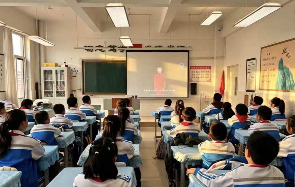关梦涵:热血少女吟咏《红高粱》 用声音致敬民族风骨