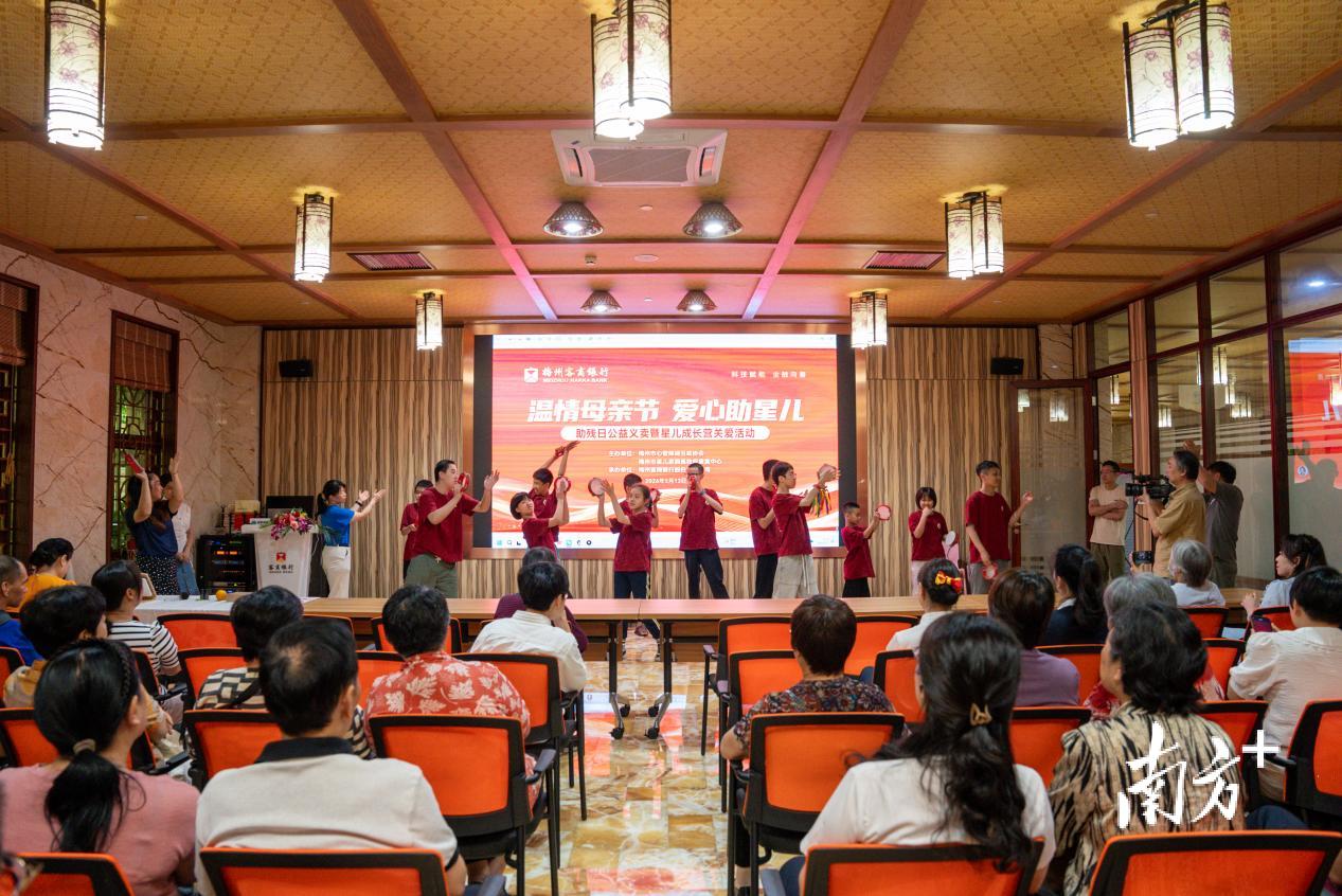 义卖活动_公益义卖 暖心活动 孤独症儿童关爱