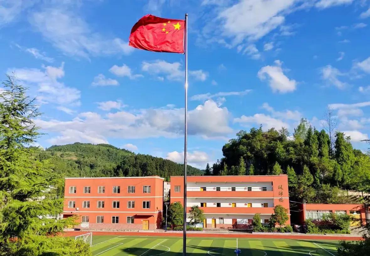 乡村教育_教育资源集中_村小减少