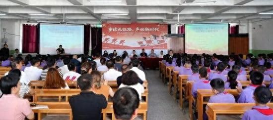情暖童心庆“六一” 爱心包裹励成长