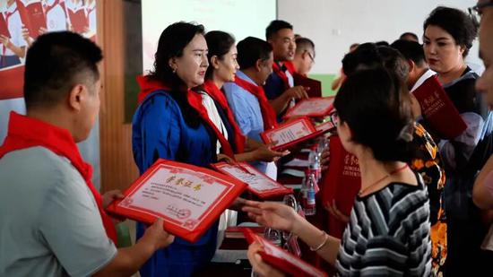 爱心小书包_心形书包_爱心书包