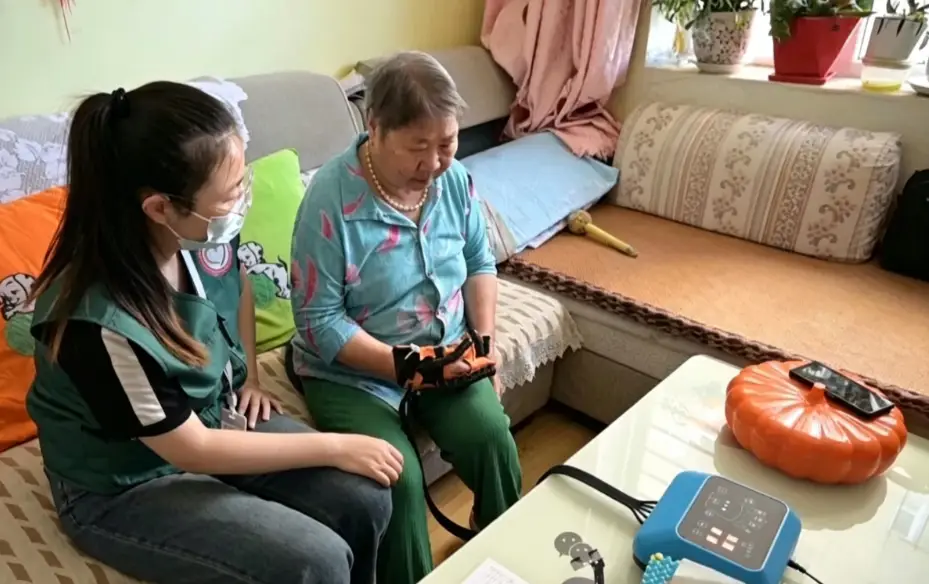 助老服务送到家 公益关怀暖人心——各地依托福彩公益金开展上门服务特殊困难老年人
