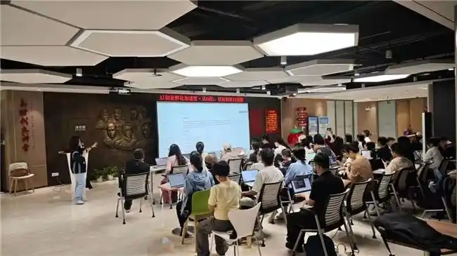 南山区推出“AI 创业孵化加速营”公益课程 十方融海助力青年探索前沿创作新机遇