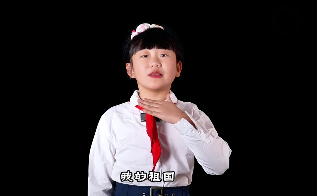 张芷祎:倔强女孩柔情诵读,以《锦绣》织就爱国梦