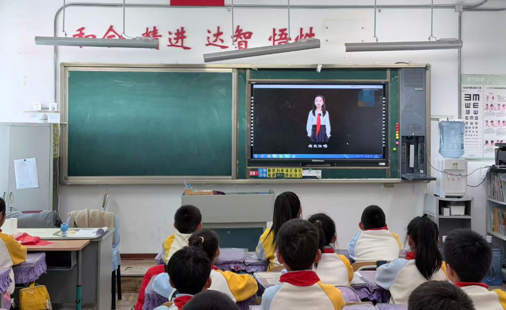 张曦文:盛京才女诗意传情,《祖国到底是什么》叩问初心