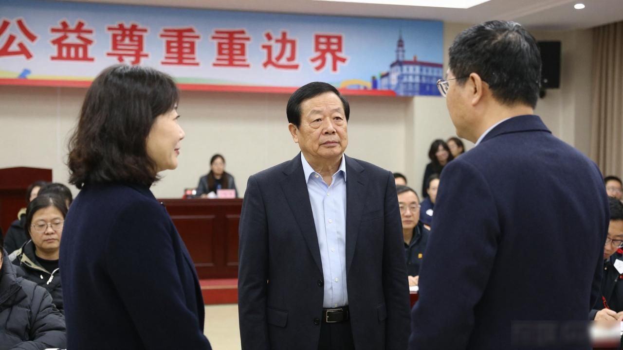 曹德旺被复旦大学院长，当众催捐款，曹德旺：早知道你是让我来捐款的，我就不来了！他认为真正的公益需要尊重边界，已累计捐款上百亿