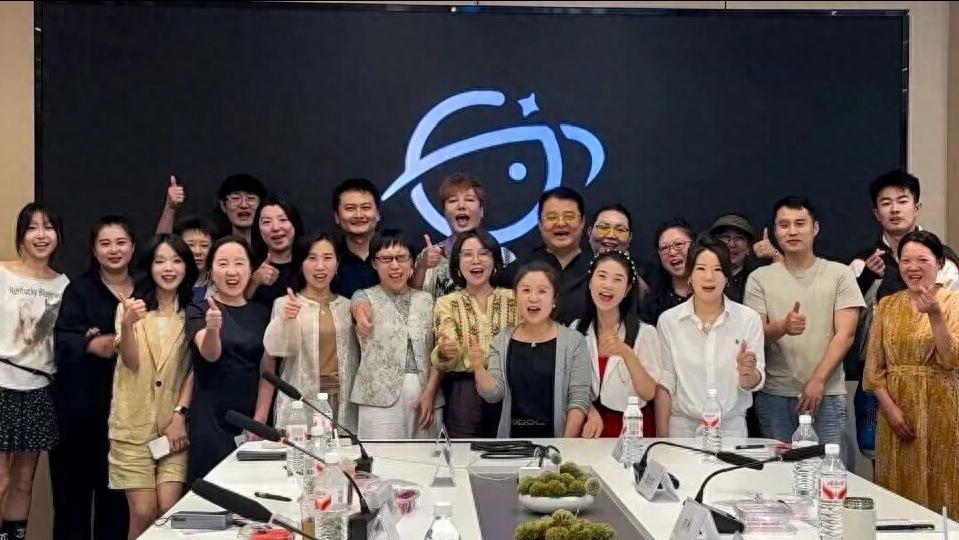 未来的AI生态，不是单点竞争，而是生态共建 | 粉鱼星球私享会启幕