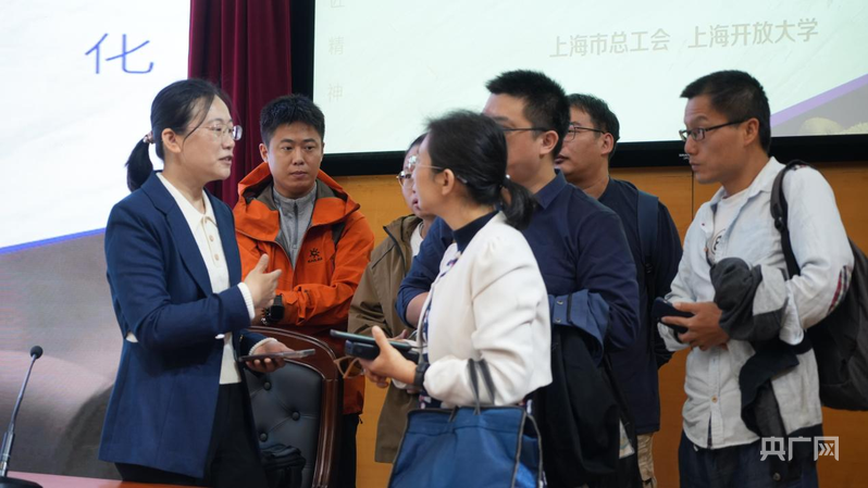 “我与AI有个约会”，公益讲座“匠心学堂”启动
