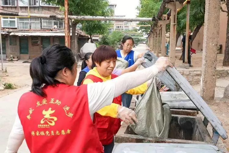 社区初老帮老老服务_退休老人志愿者活动_社区服务