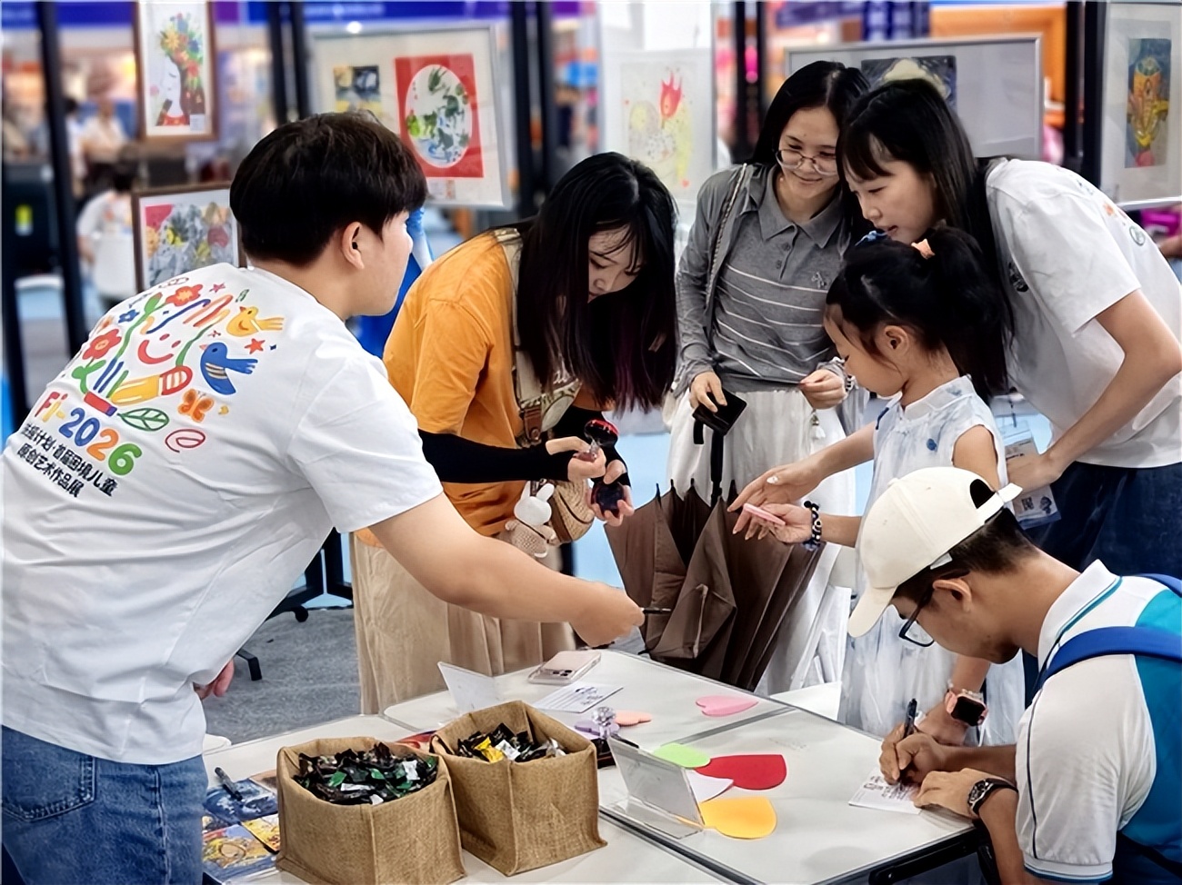 用爱点亮希望让爱温暖未来_困境儿童原创艺术作品展_困境儿童