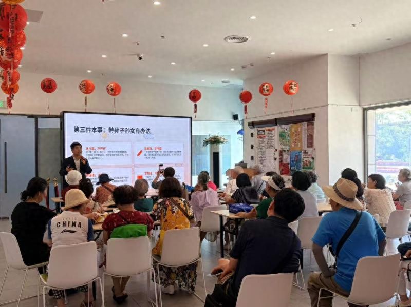 北京昌平龙泽园AI公益课开讲，助力居民跨越数字鸿沟