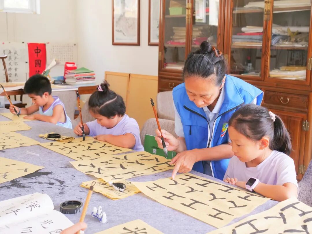 退休教师免费教孩子_银发公益教育者_银发公益项目