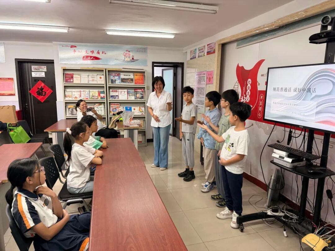老志愿者精神传承交流_社区服务_社区志愿者活动