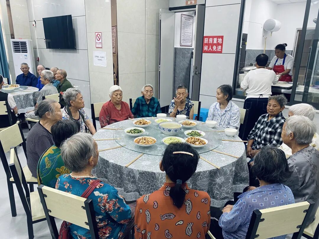 社区服务_社区未成年人托管_社区养老服务