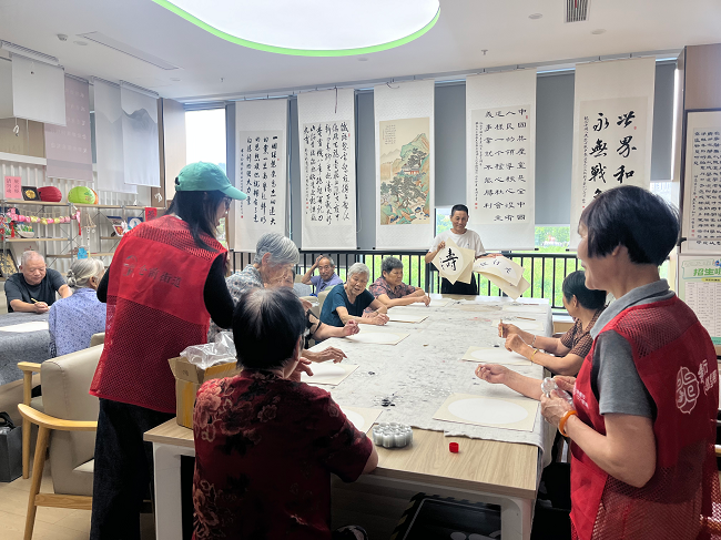 银龄课堂助老服务_助老服务_社区老龄化