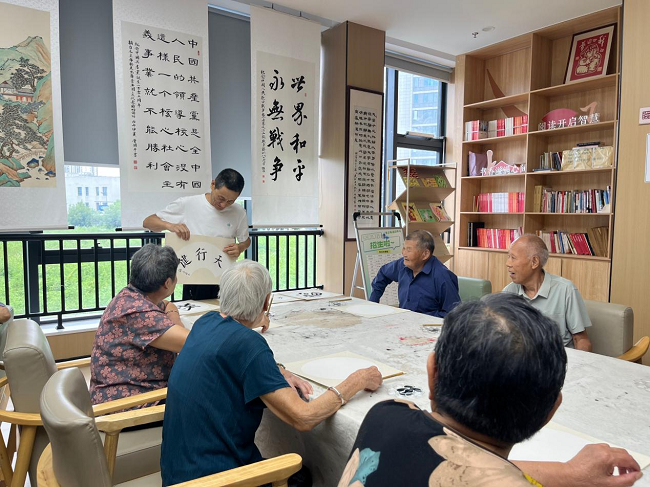 银龄课堂助老服务_社区老龄化_助老服务
