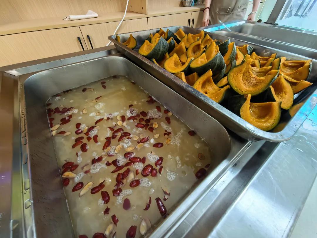 银发志愿者互助养老_贵阳奶奶食堂_银发公益志愿者